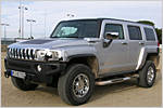 Immer breit: Der Hummer H3 frisst sich durch die Gegend