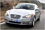 Immer kräftig saugen: Der Jaguar XF 5.0 im Test