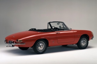 Tradition: 50 Jahre Alfa Romeo Spider - Trotz Tintenfischrücken ein...