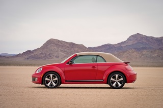 VW Beetle Cabriolet - Frühlings-Krabbler (Kurzfassung)