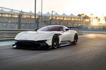 Aston Martin Vulcan Fahrbericht auf Formel-1-Kurs: Im V12-Renner mi...