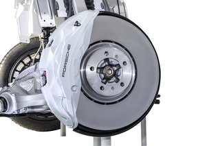 Neuartige Bremse für den Porsche Cayenne - Spiegelschicht bremst Ve...