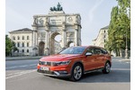 VW Passat Alltrack - Hoch das Bein