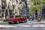 Mercedes E-Klasse All-Terrain - Stock und Stein