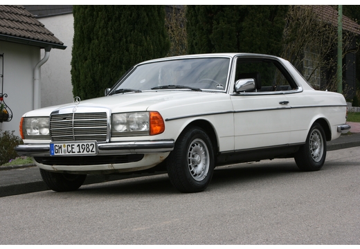 Mercedes-Benz W 123 230 CE 136 PS (1975–1986)