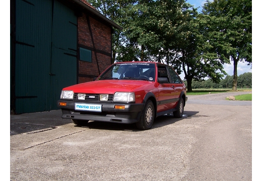  Mazda 323 hatchback 1980-1985 1.5 (88 hp) experiencias