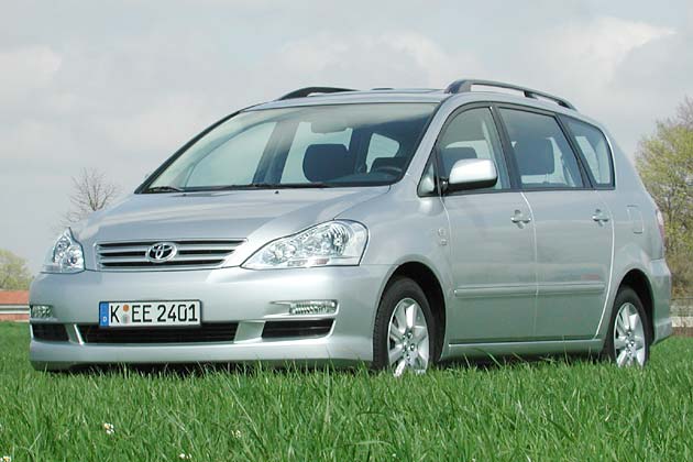 Toyota avensis verso 2004