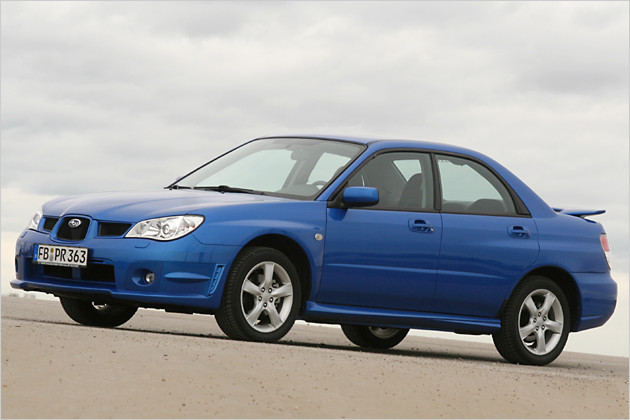 Subaru Impreza 2.0R S: Vorhang auf für die Maske in Blau