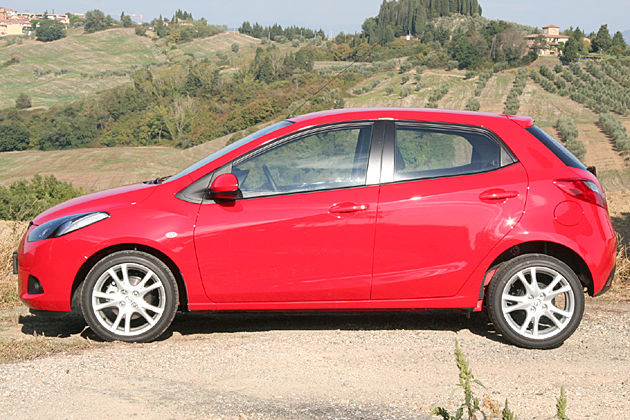 Bilder Mazda 2 Der Neuling Ist Kleiner Und Sparsamer Geworden Autoplenum At