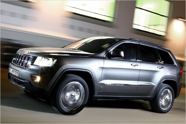 Bilder Gunstiger Gelande Gigant Jeep Grand Cherokee 3 0 Crd Autoplenum De