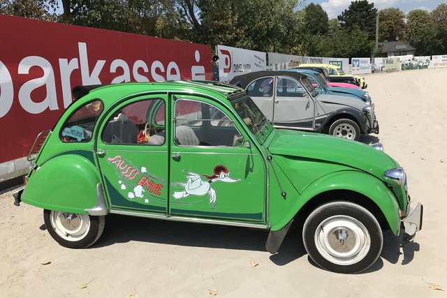 Bilder Hassliche Entlein Und Stolze Schwane Clubtreffen 70 Jahre Citroen 2 Cv Autoplenum De