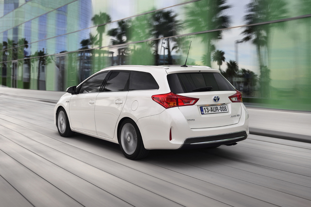 Bilder Lange Ladt Toyota Auris Touring Sport Autoplenum De