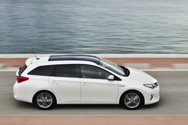 Bilder Lange Ladt Toyota Auris Touring Sport Autoplenum De