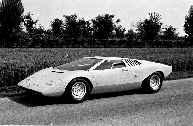 Panorama: Rekonstruktion des ersten Lamborghini Countach - 25.000 Stunden für die Ewigkeit