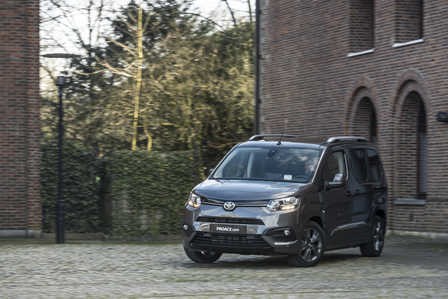 Bilder Einfach Praktisch Test Toyota Proace City Verso Autoplenum At
