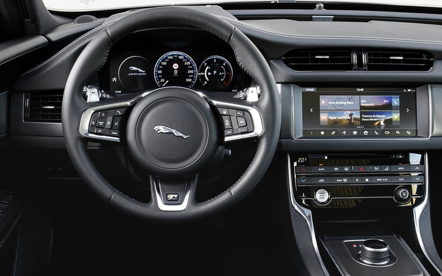Bilder Jaguar Xf 30d Kilometerhungrig Autoplenum At