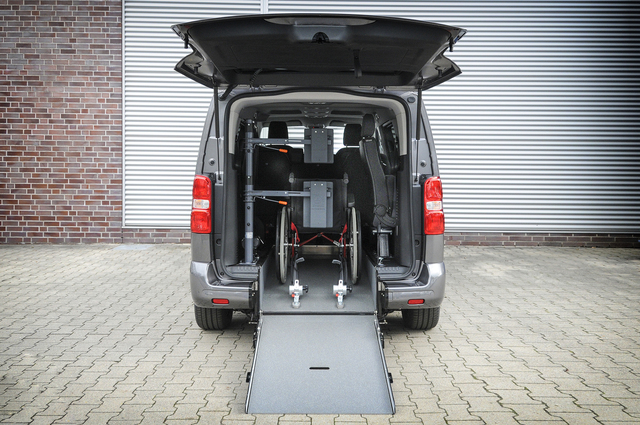Bilder Mobil Trotz Handicap Opel Modelle Mit Rollstuhlumbauten Autoplenum De