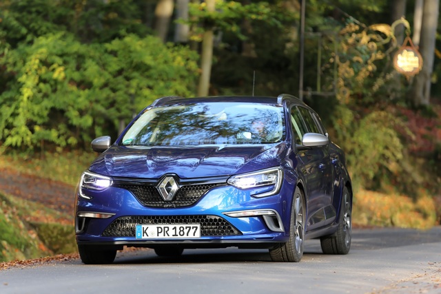 Bilder Rot Sehen Und Blau Fahren Test Renault Megane Grandtour Gt Autoplenum De