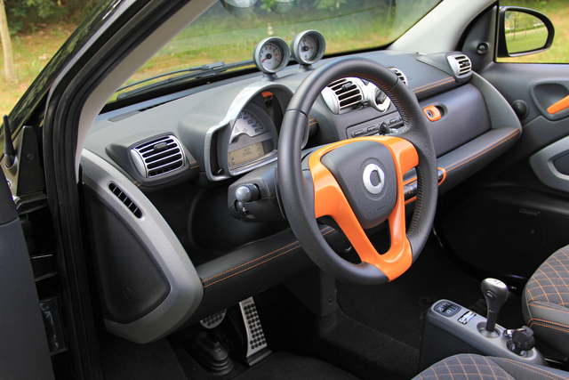 https://d1b9m7lmejcu5w.cloudfront.net/images/cimg/testreports/b_smartinterieur108-carlsson-tunt-den-smart-fortwo.jpg