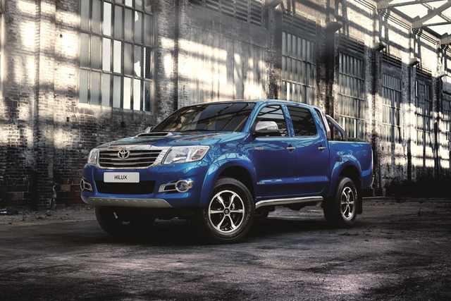 Toyota Hilux Invincible - Mit Extra-Chrom