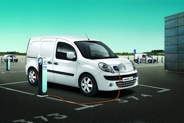 Bilder Handwerker Unter Strom Renault Kangoo Rapid Z E Autoplenum De