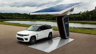 Jeep Grand Cherokee 4xe - Ab 2022 neu und mit Stecker