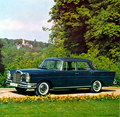 Tradition: 60 Jahre Mercedes-Benz 220 b bis 300 SE (W111/112) - Ame...