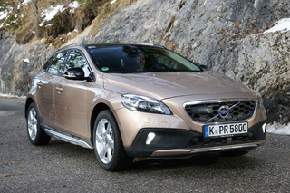 Volvo V40 - Neuer Einstiegsbenziner und Basis-Allrader