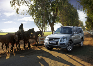 Mitsubishi Pajero Diamant Edition - Kerniger Typ in Leder