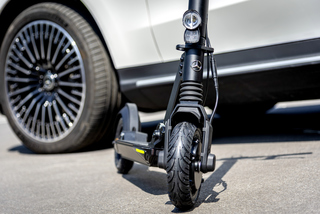 Mercedes E-Scooter - Rollern mit Sternchen
