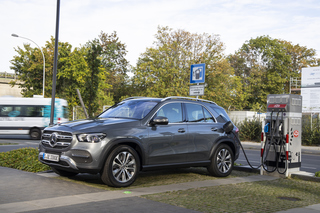 Vier IAA-Premieren mit Plug-In-Hybrid - Weiter kommt man mit Stecker