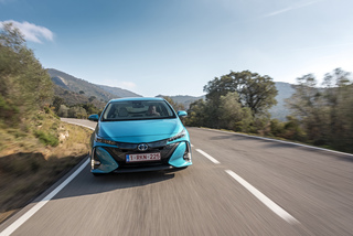 Toyota Prius Plug-in - Extra-Reichweite aus der Steckdose (Kurzfass...