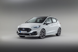 Ford Fiesta Facelift - Pflaume in der Mitte, Kamera oben