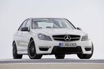 Mercedes-Benz C 63 AMG fährt kraftvoller vor