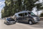 AMG S65 Coupé trifft Becker JetVan: Edel-Sprinter zieht am AMG Coup...