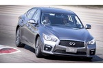 Sebastian Vettel stellt neuen Infiniti Q50 in Abu Dhabi vor