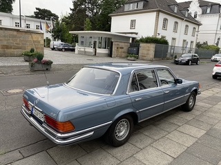 Im Mercedes 450 SEL 6.9 zu deutschen Wirtschaftsstandorten - Schier...