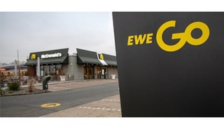 Ladesäulenflut an Geschäften, Fast-Food-Ketten und Tankstellen - Di...