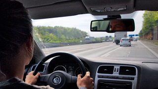 Ratgeber: Richtiges Einfädeln auf Autobahnen - Spurwechsel niemals ...