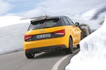 An Schneewänden entlang im Audi S1 Sportback: Allein zwischen den B...