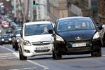 Kompaktvans im Test: Der Opel Zafira trifft auf den Peugeot 5008