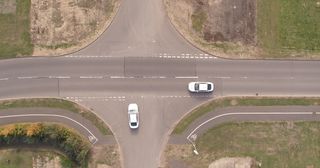 Vernetzte Autos - Ohne Stopp über die Kreuzung