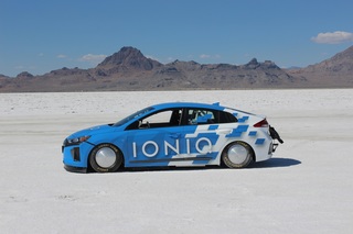 Hyundai Ioniq auf Rekordfahrt - Speed-Hybrid