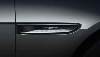 Jaguar E-Pace Chequered Flag - Mit Zielflagge und Panoramadach