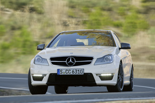 Weltpremiere in New York - Das C 63-Coupe von AMG rollt vor