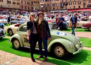 Panorama: Mit dem VW Brezel-Käfer bei der Mille Miglia - Er läuft ...