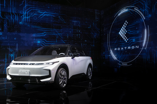 Foxconn zeigt drei E-Autos - Riesen-Reichweiten und scharfe Sprin...