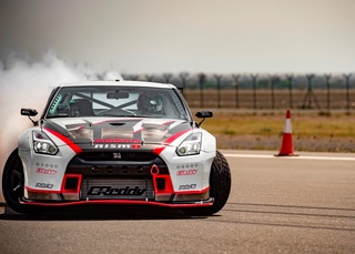 Nissan GT-R Nismo driftet zum Rekord - Mit mehr als 300 Sachen quer