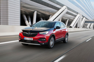 Opel Grandland X Hybrid4 - Mit Stecker und Allrad