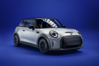 Mini Strip Concept - Nackig gemacht